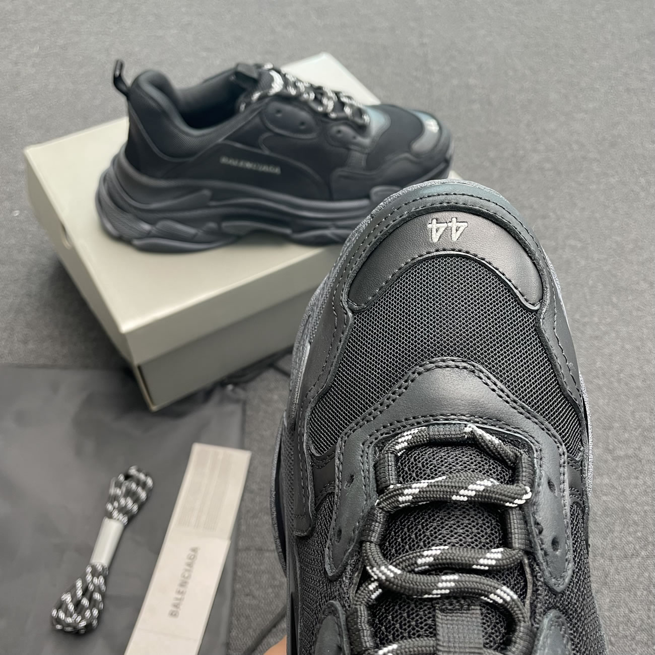 Balenciaga Triple S Triple Black 2018 Reissue Pre Distressed 512176 W09o1 1000 (5) - newkick.app