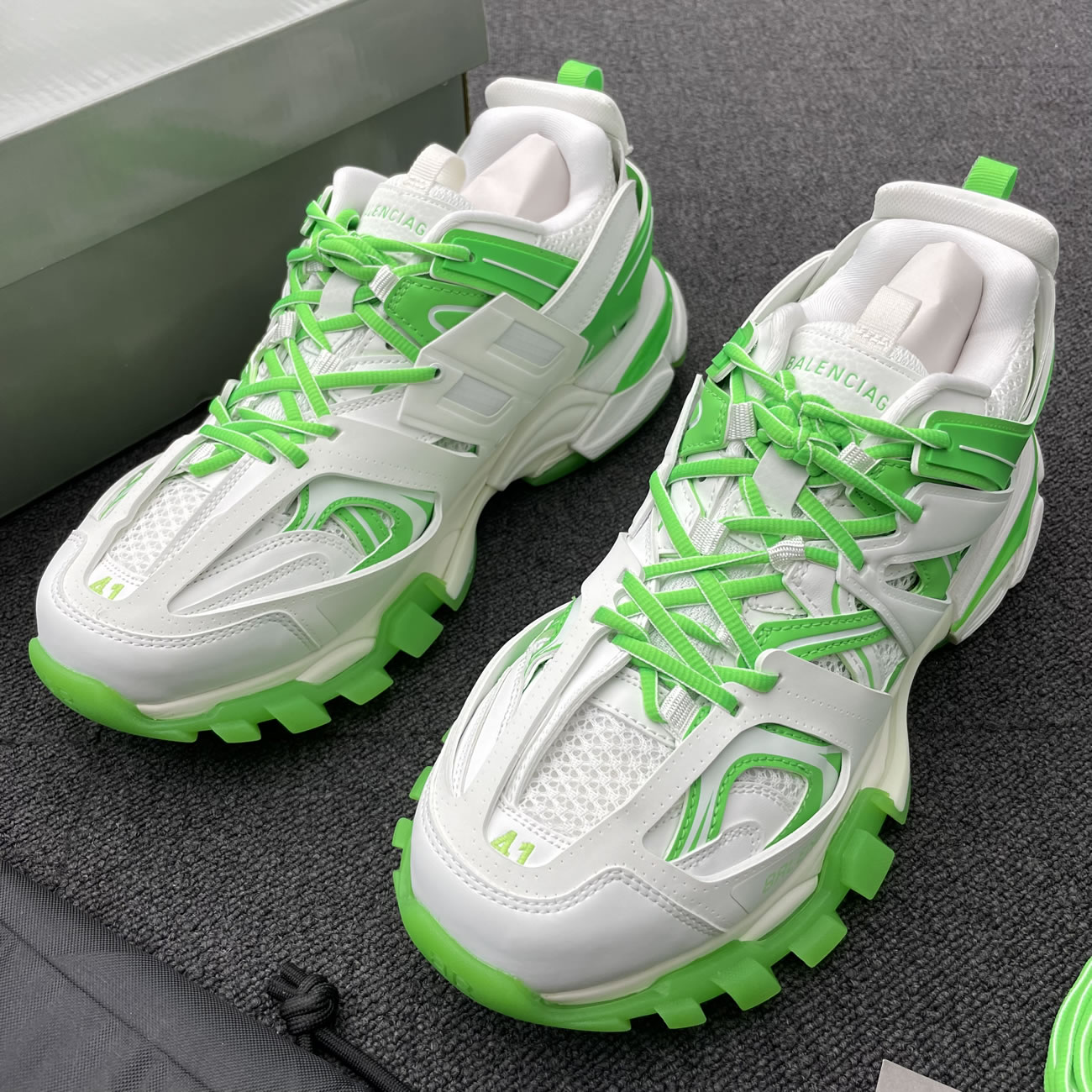 Balenciaga Track Led Sneaker 542436w3rl19035 (4) - newkick.app