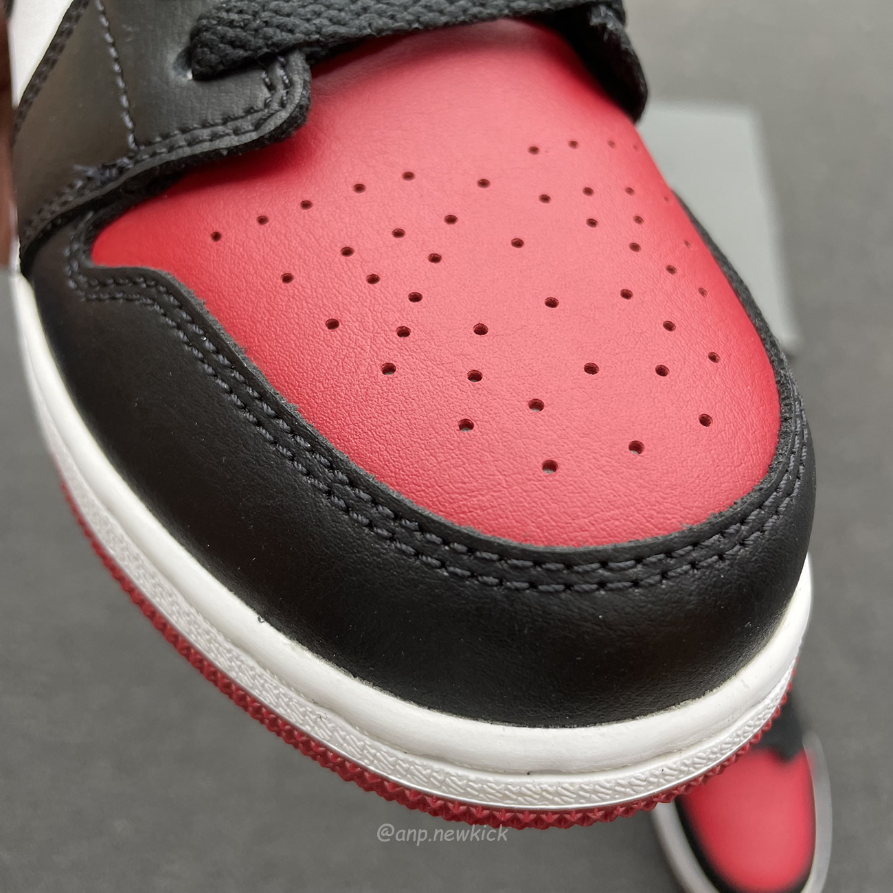 Air Jordan 1 Low Bred Toe Gs 553560 612 (2) - newkick.app