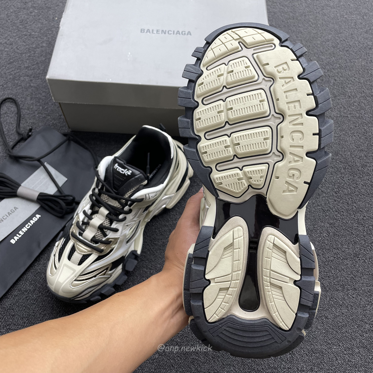 Balenciaga Track.2 Beige Black 568614w2gn38071 (11) - newkick.app