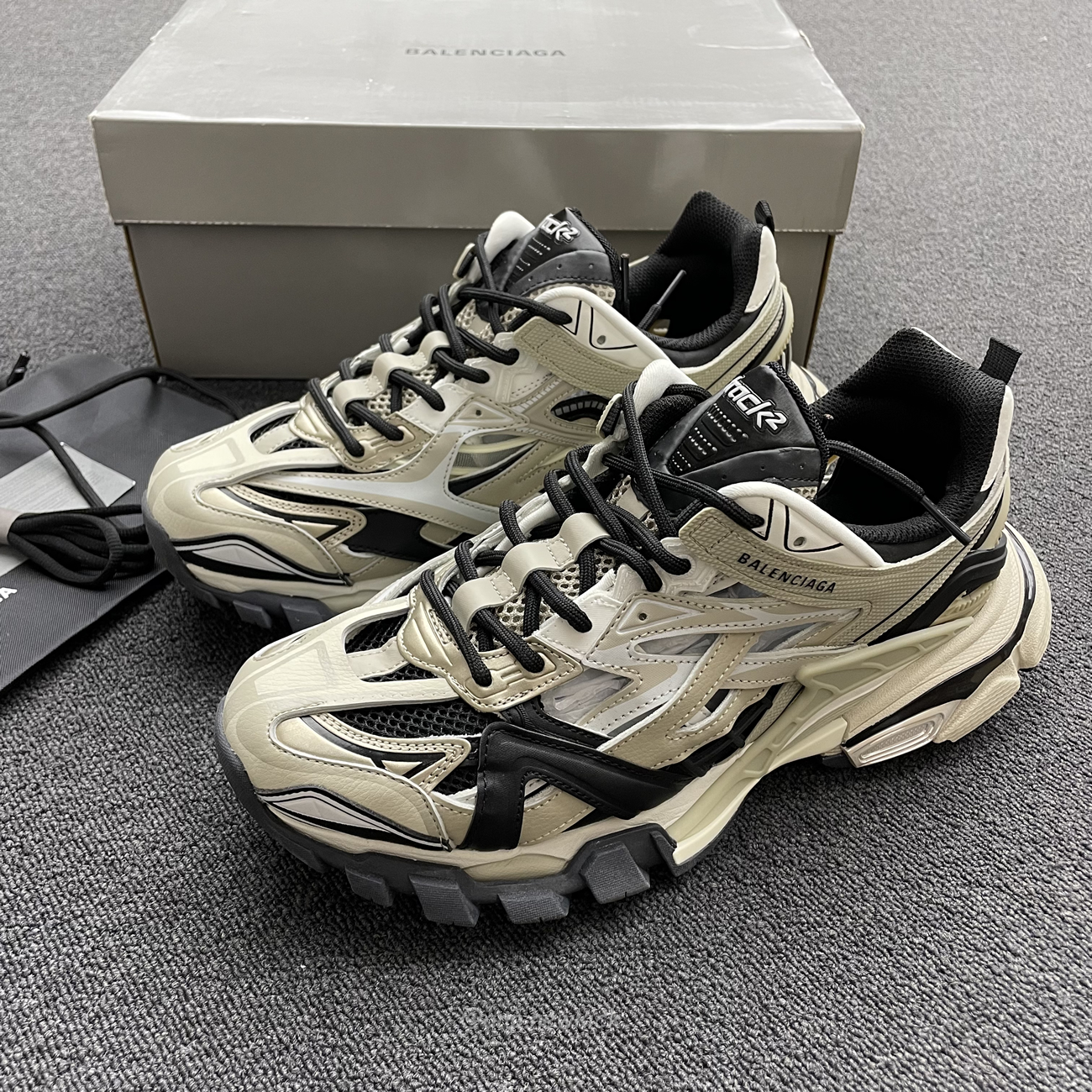 Balenciaga Track.2 Beige Black 568614w2gn38071 (14) - newkick.app