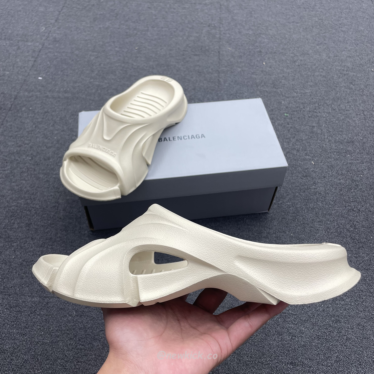 Balenciaga Mold Slide Sandal Black Beige 653874w3ce21000 (8) - newkick.app