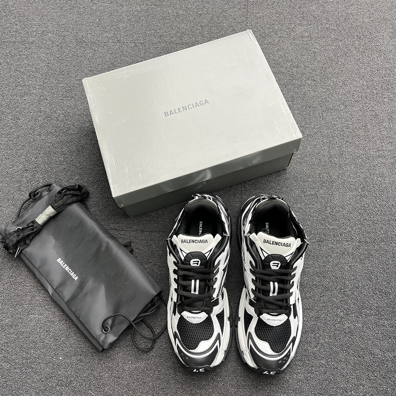 Balenciaga Runner White Black White 677403w3rb29010 (11) - newkick.app