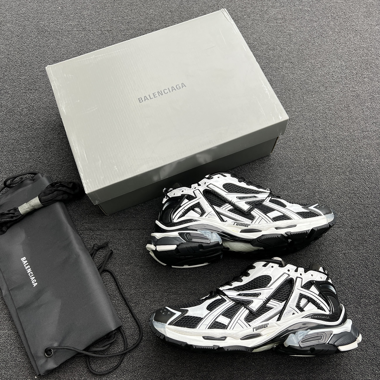 Balenciaga Runner White Black White 677403w3rb29010 (12) - newkick.app