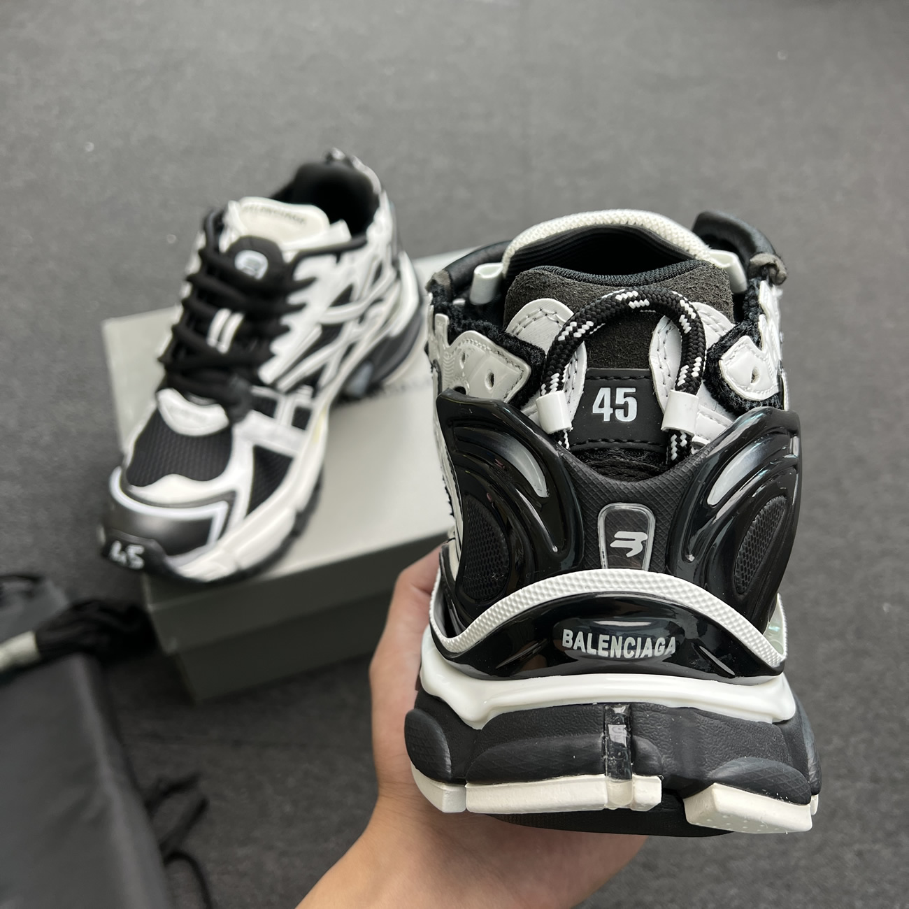 Balenciaga Runner White Black White 677403w3rb29010 (8) - newkick.app