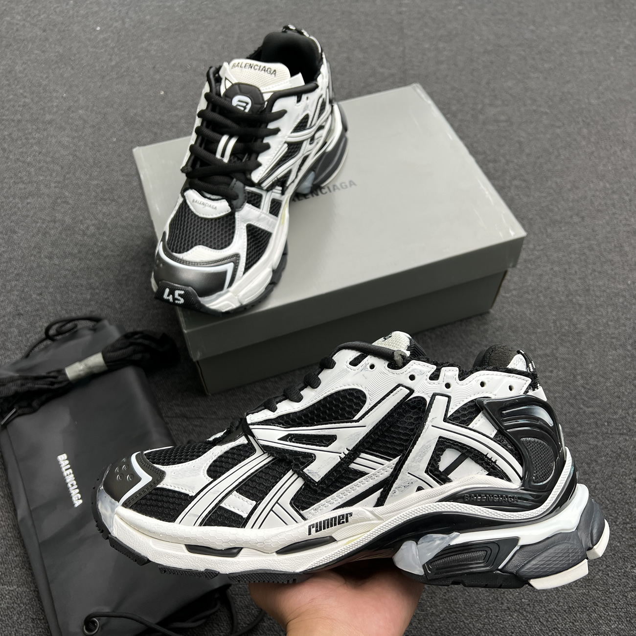 Balenciaga Runner White Black White 677403w3rb29010 (9) - newkick.app