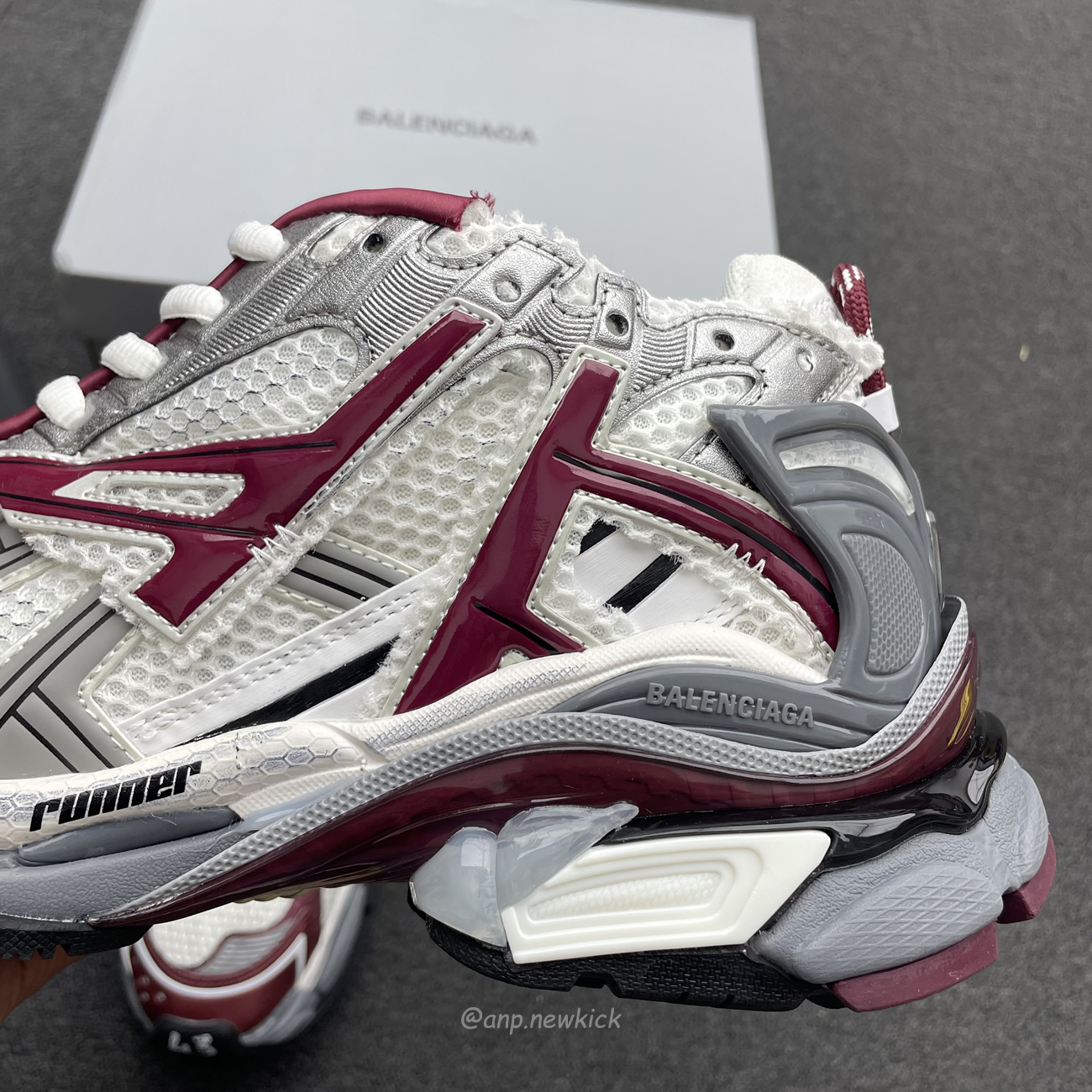 Balenciaga Runner Burgundy 677403w3rb3 (12) - newkick.app