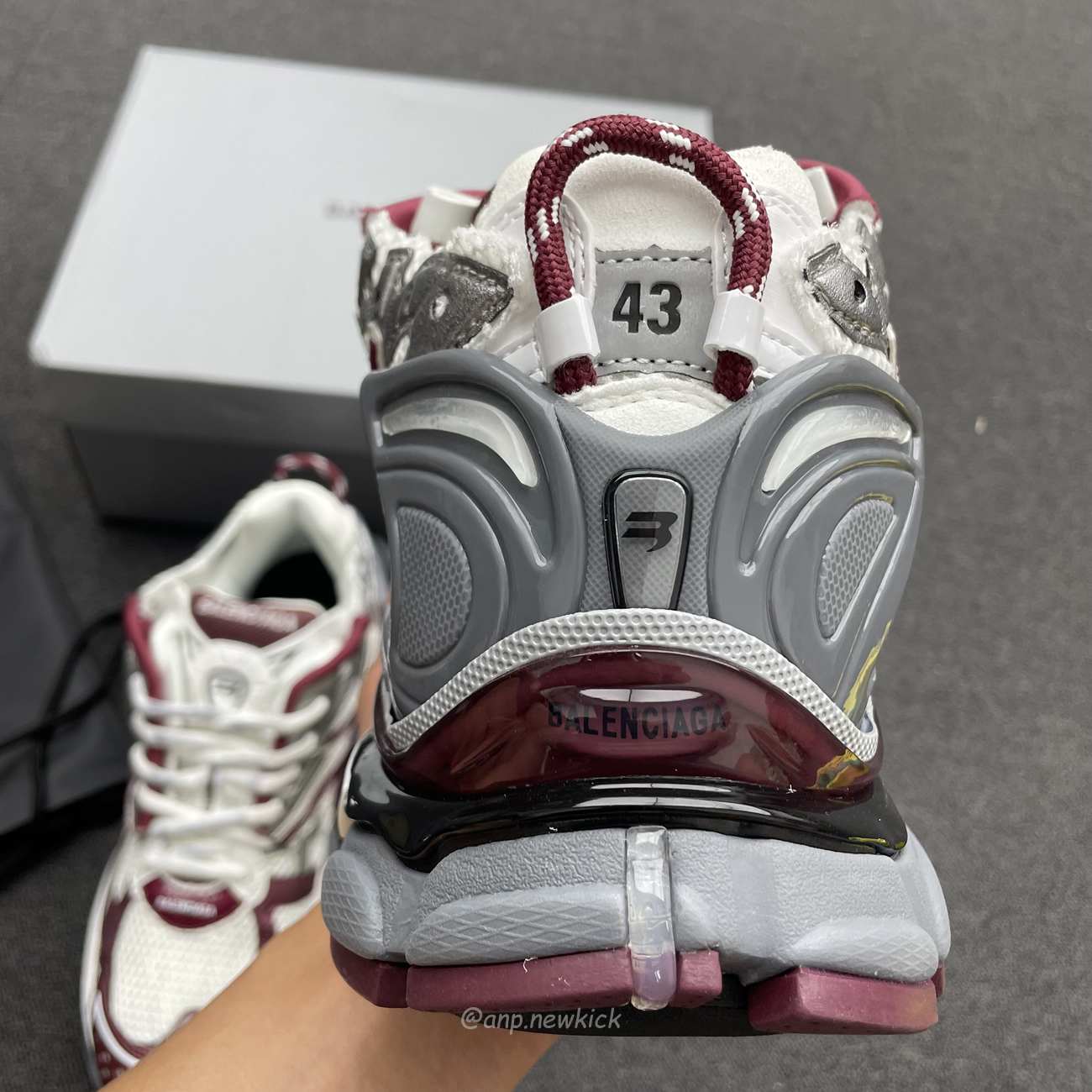 Balenciaga Runner Burgundy 677403w3rb3 (13) - newkick.app