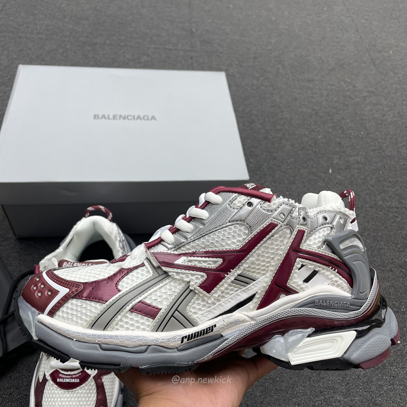 Balenciaga Runner Burgundy 677403w3rb3 (9) - newkick.app