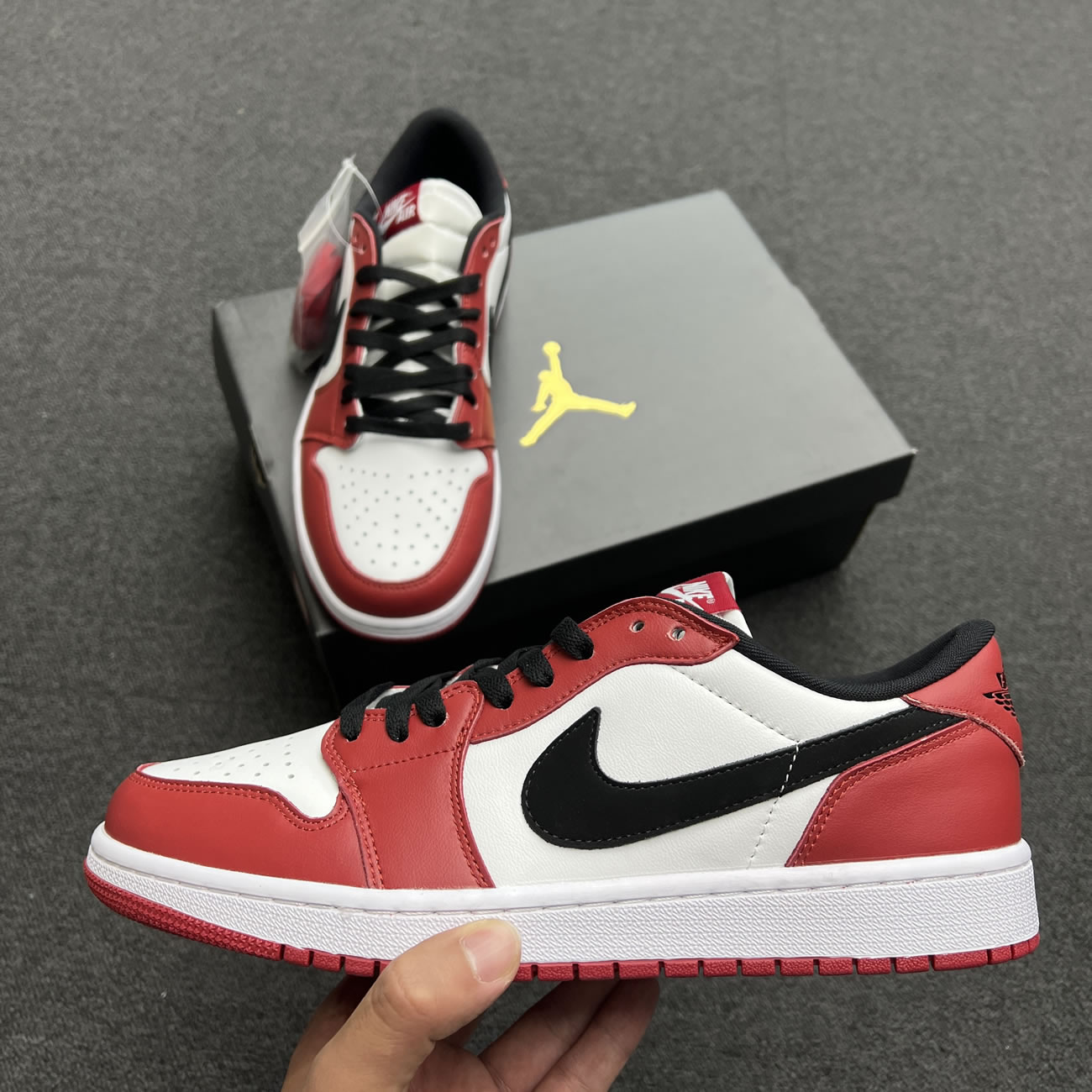 Jordan 1 Retro Low Chicago 2016 705329 600 (2) - newkick.app