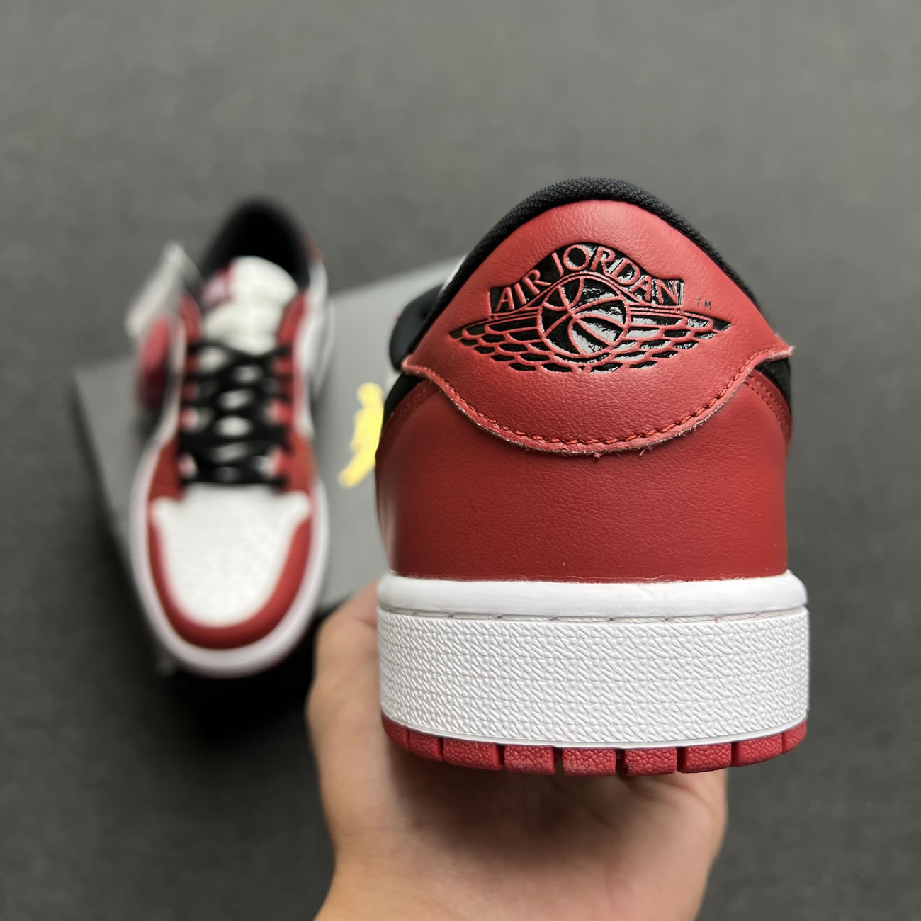 Jordan 1 Retro Low Chicago 2016 705329 600 (7) - newkick.app