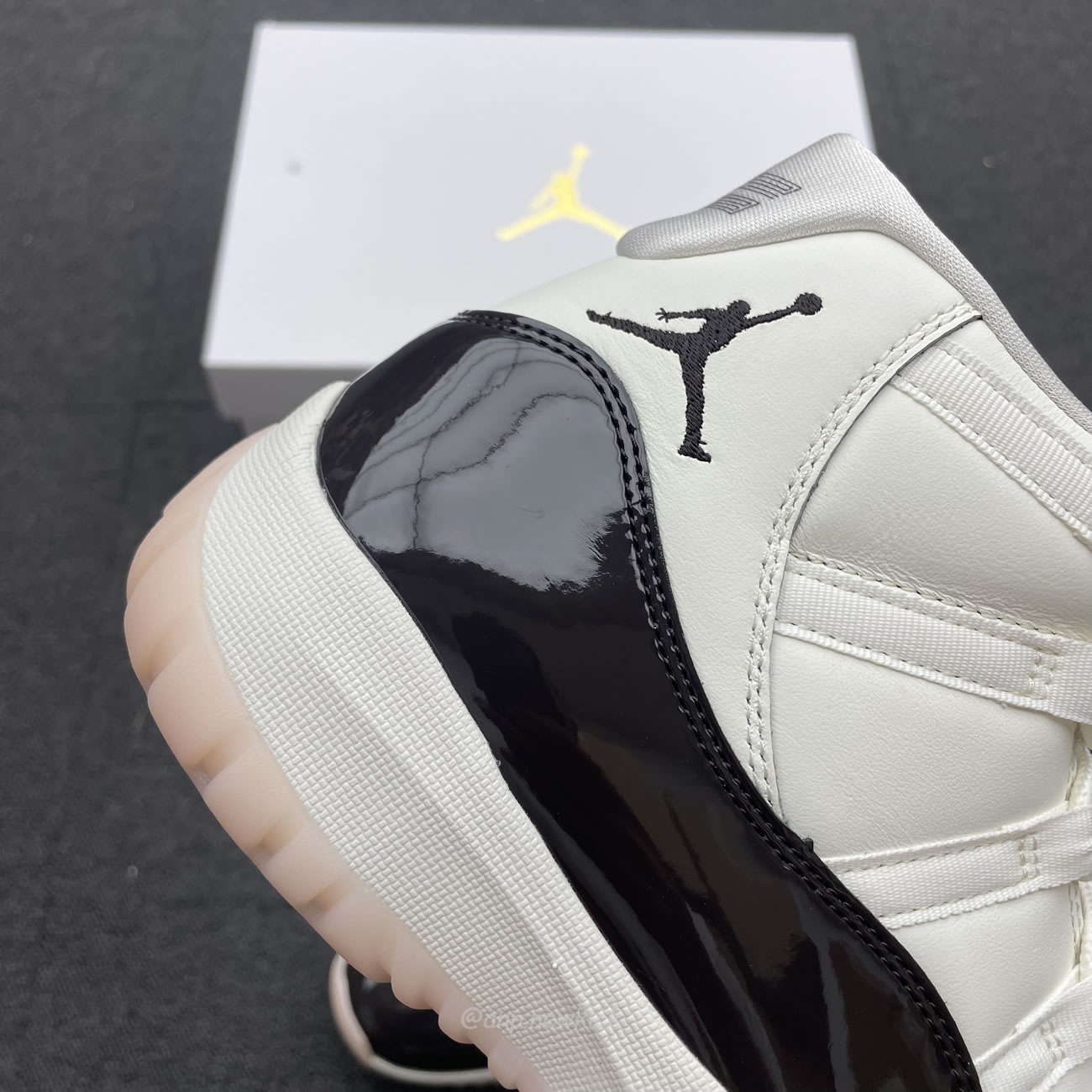 Air Jordan 11 Retro Neapolitan Ar0715 101 (8) - newkick.app