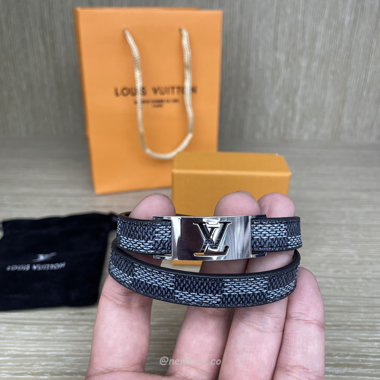 Louis Vuitton Leather Bracelet (2) - newkick.app