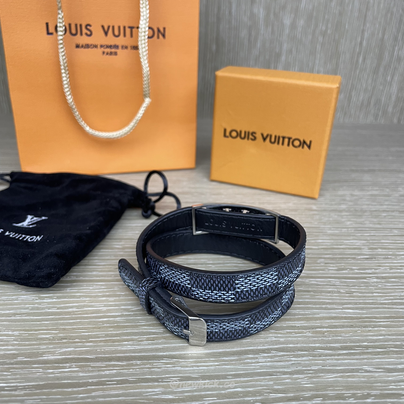 Louis Vuitton Leather Bracelet (3) - newkick.app