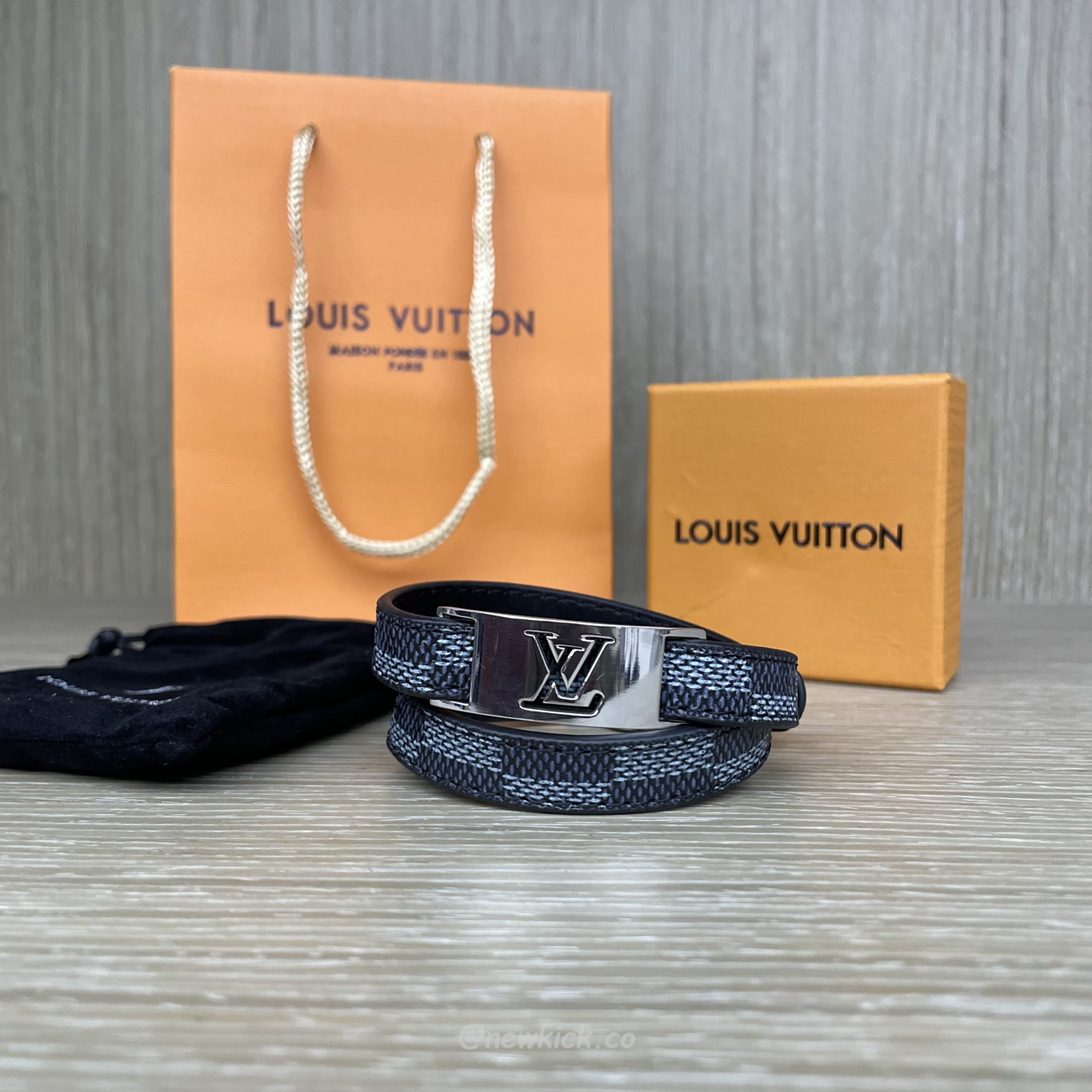 Louis Vuitton Leather Bracelet (4) - newkick.app