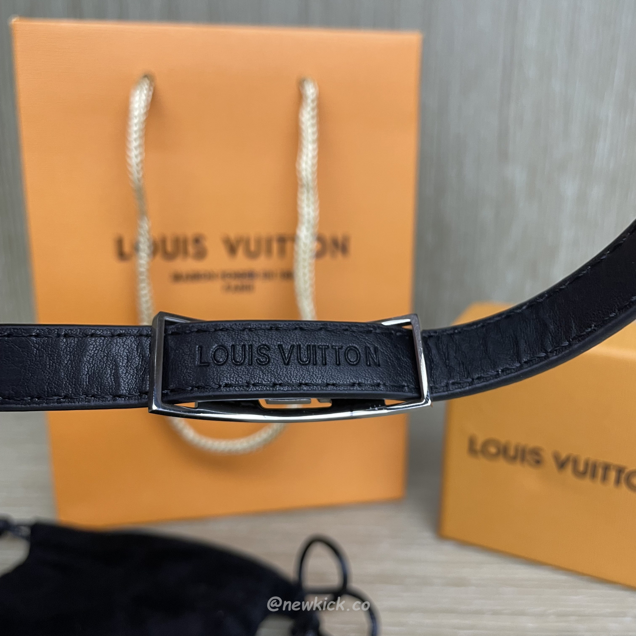 Louis Vuitton Leather Bracelet (6) - newkick.app