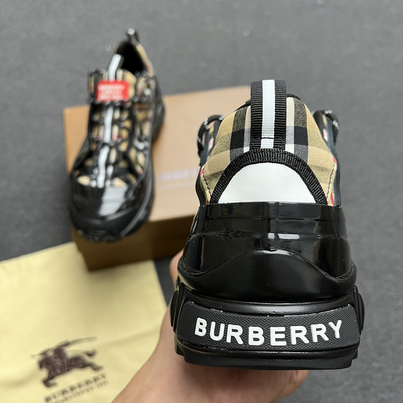 Burberry Vintage Check Cotton Arthur Black (11) - newkick.app