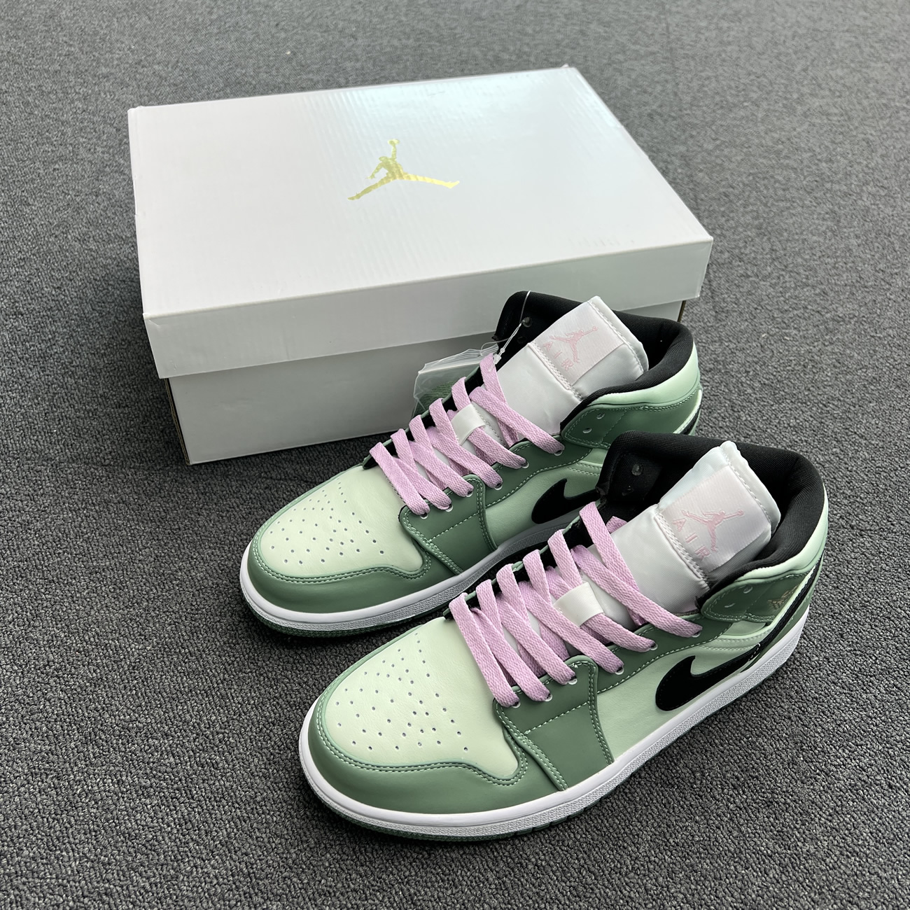 Air Jordan 1 Mid Dutch Green W Cz0774 300 (3) - newkick.app