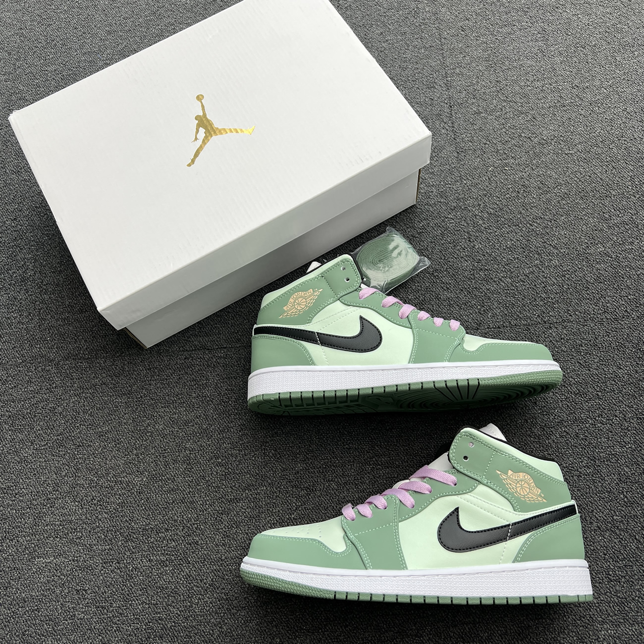 Air Jordan 1 Mid Dutch Green W Cz0774 300 (5) - newkick.app