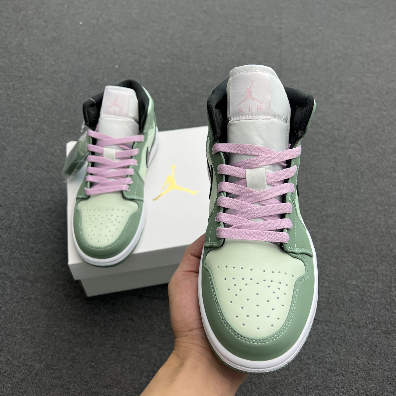 Air Jordan 1 Mid Dutch Green W Cz0774 300 (6) - newkick.app