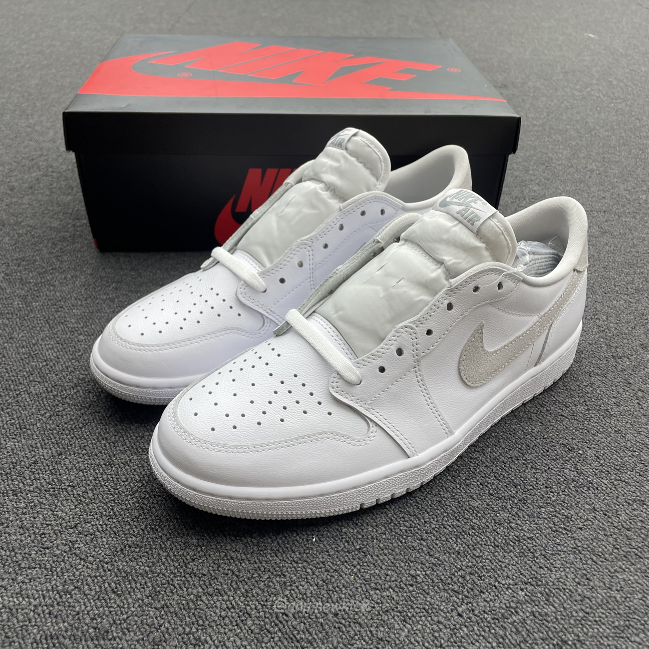 Air Jordan 1 Low Og Neutral Grey Cz0790 100 (2) - newkick.app