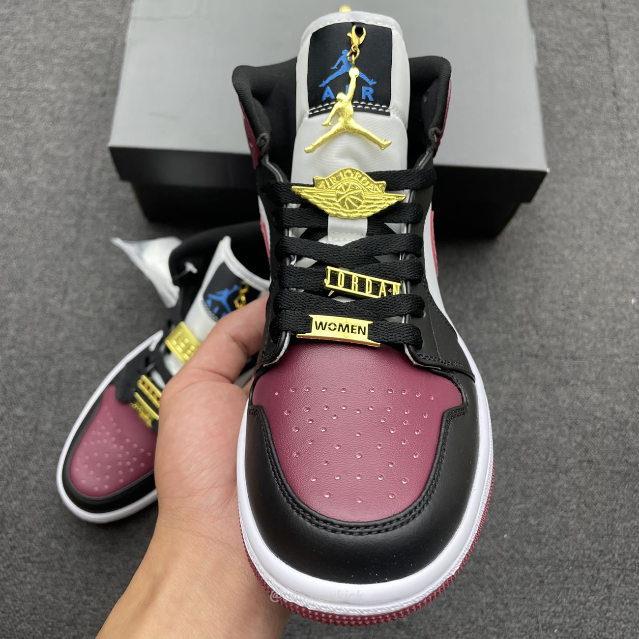 Air Jordan 1 Mid Se Black Dark Beetroot Womens Cz4385 016 (2) - newkick.app