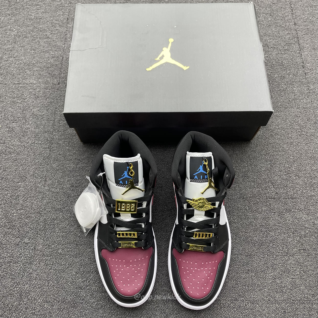 Air Jordan 1 Mid Se Black Dark Beetroot Womens Cz4385 016 (3) - newkick.app