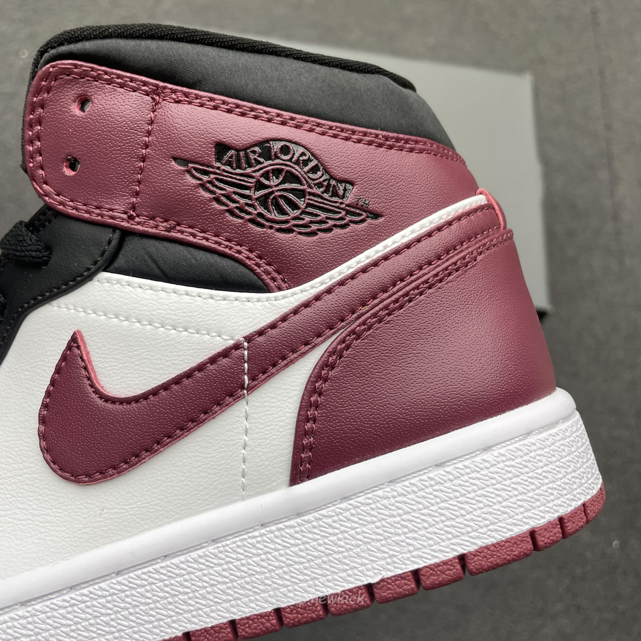 Air Jordan 1 Mid Se Black Dark Beetroot Womens Cz4385 016 (4) - newkick.app