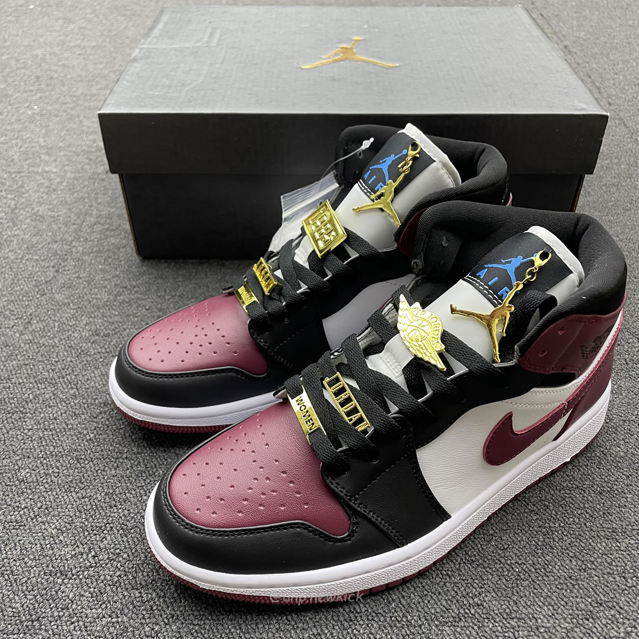 Air Jordan 1 Mid Se Black Dark Beetroot Womens Cz4385 016 (5) - newkick.app