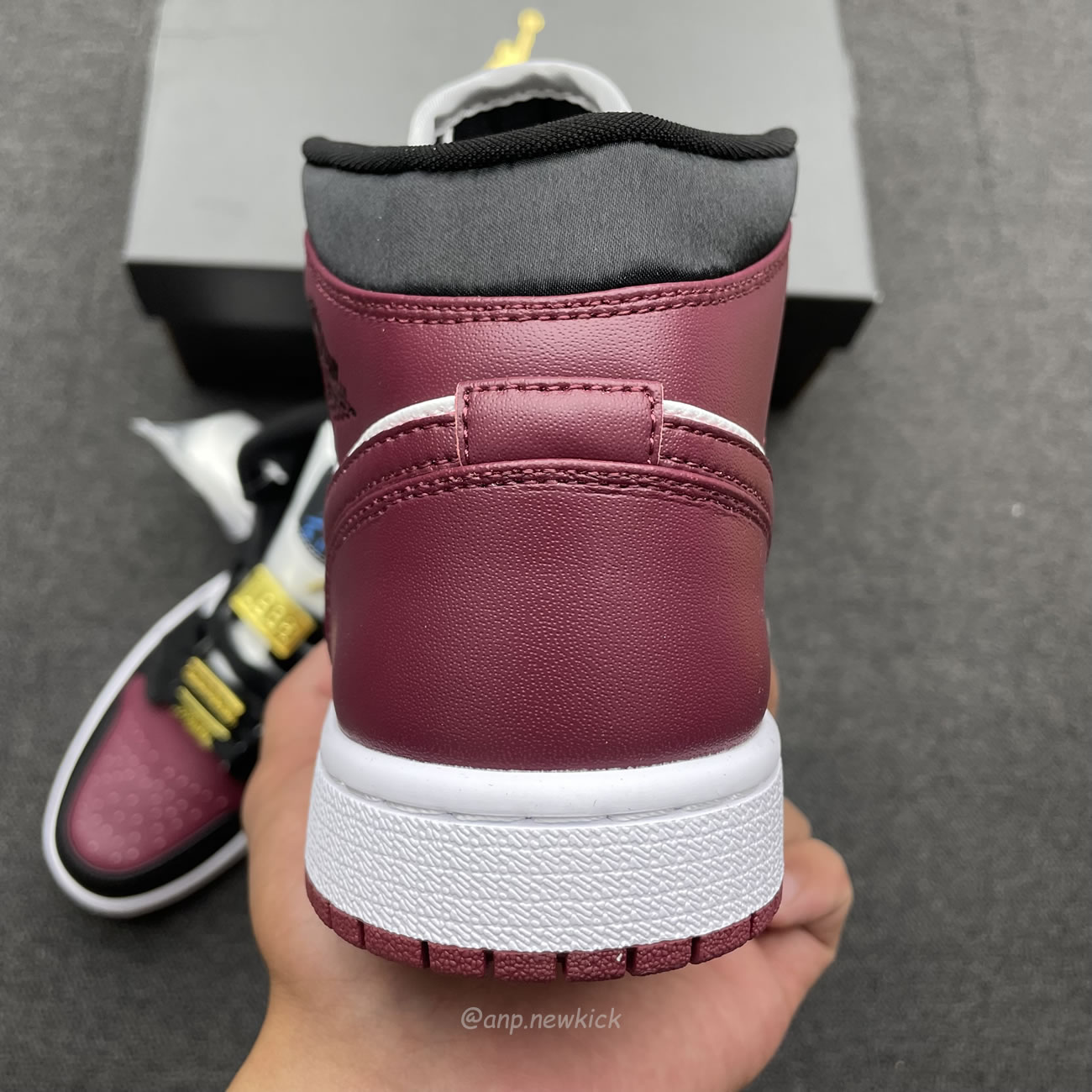 Air Jordan 1 Mid Se Black Dark Beetroot Womens Cz4385 016 (7) - newkick.app