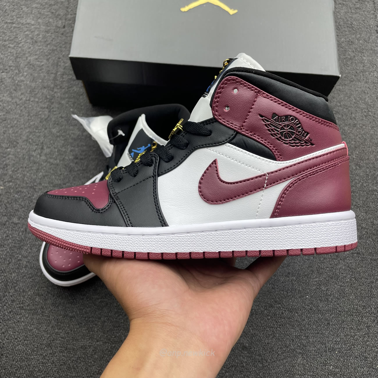 Air Jordan 1 Mid Se Black Dark Beetroot Womens Cz4385 016 (8) - newkick.app