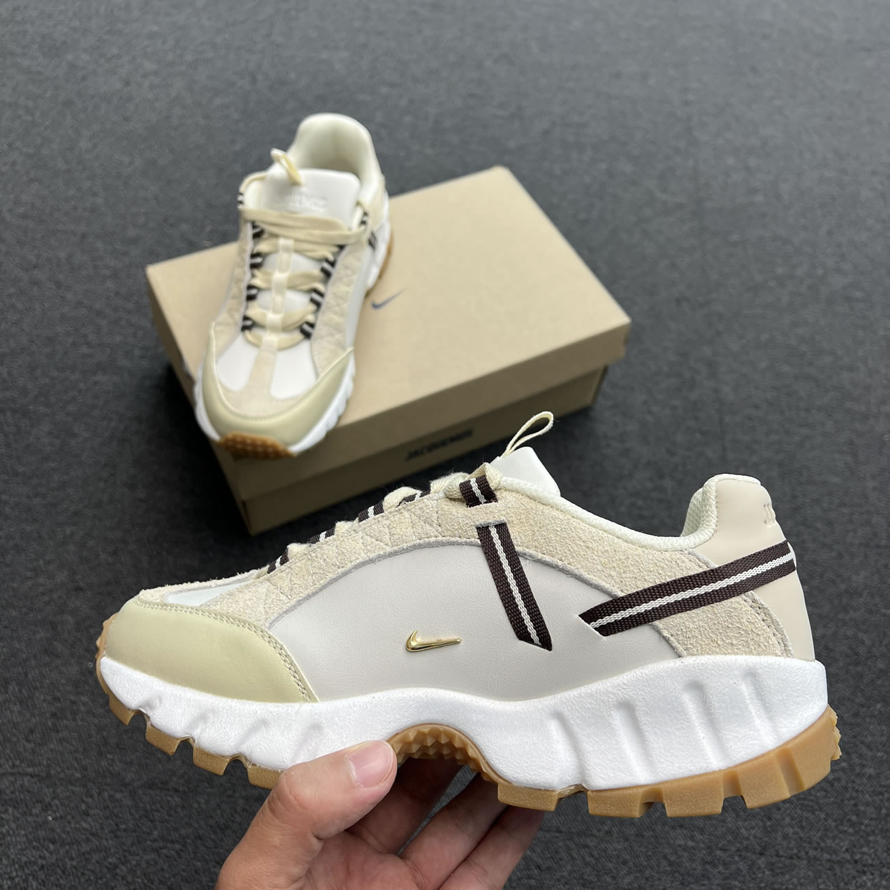 Nike Air Humara Lx Jacquemus Light Bone Gold W Dr0420 001 (9) - newkick.app