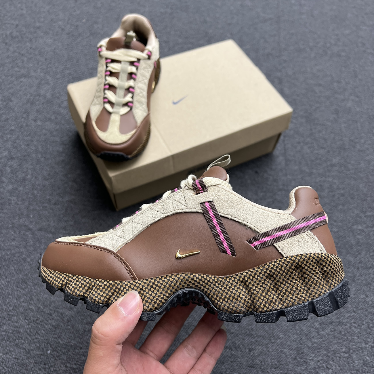 Nike Air Humara Lx Jacquemus Ale Brown Gold W Dr0420 200 (8) - newkick.app