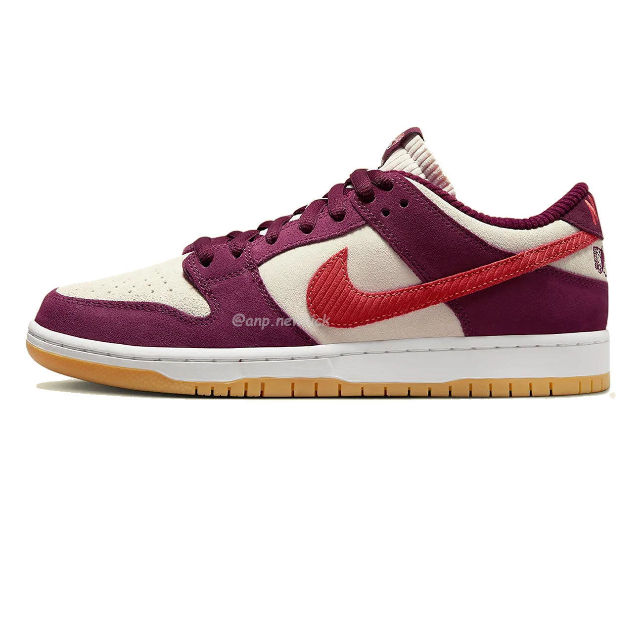 Nike Sb Dunk Low Skate Like A Girl Dx4589 600 (1) - newkick.app