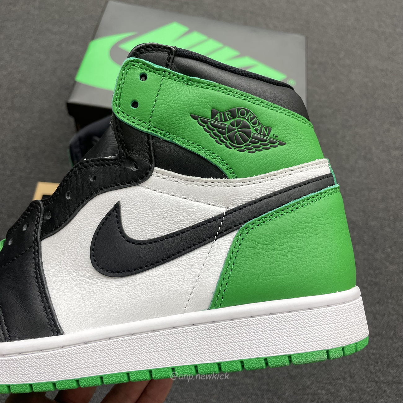 Air Jordan 1 Retro High Og Lucky Green Dz5485 031 (18) - newkick.app