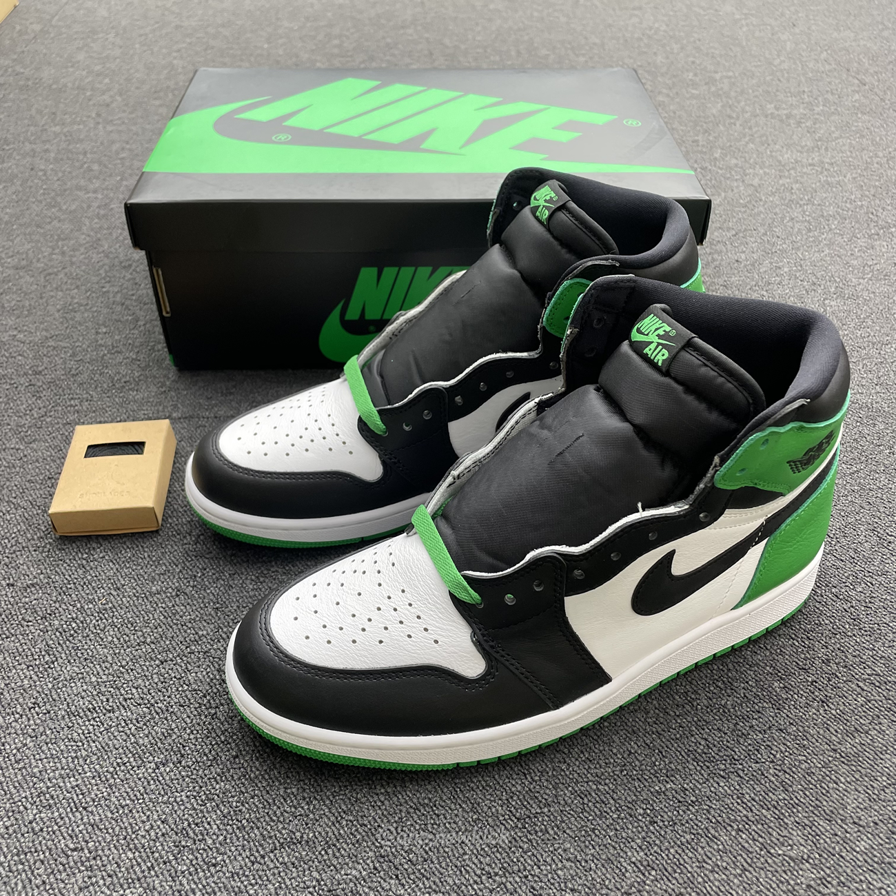 Air Jordan 1 Retro High Og Lucky Green Dz5485 031 (21) - newkick.app