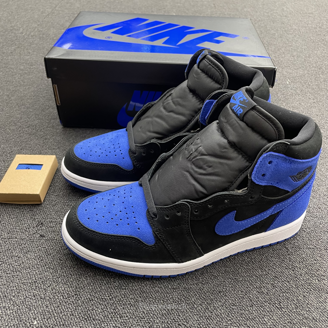 Air Jordan 1 Retro High Og Royal Reimagined Dz5485 042 (5) - newkick.app