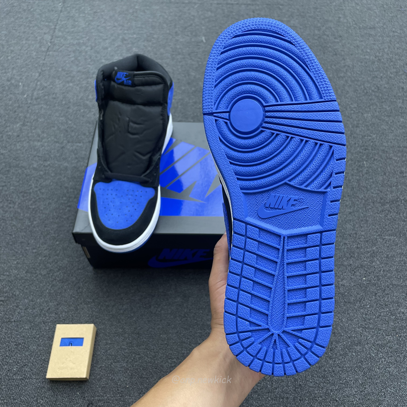 Air Jordan 1 Retro High Og Royal Reimagined Dz5485 042 (7) - newkick.app