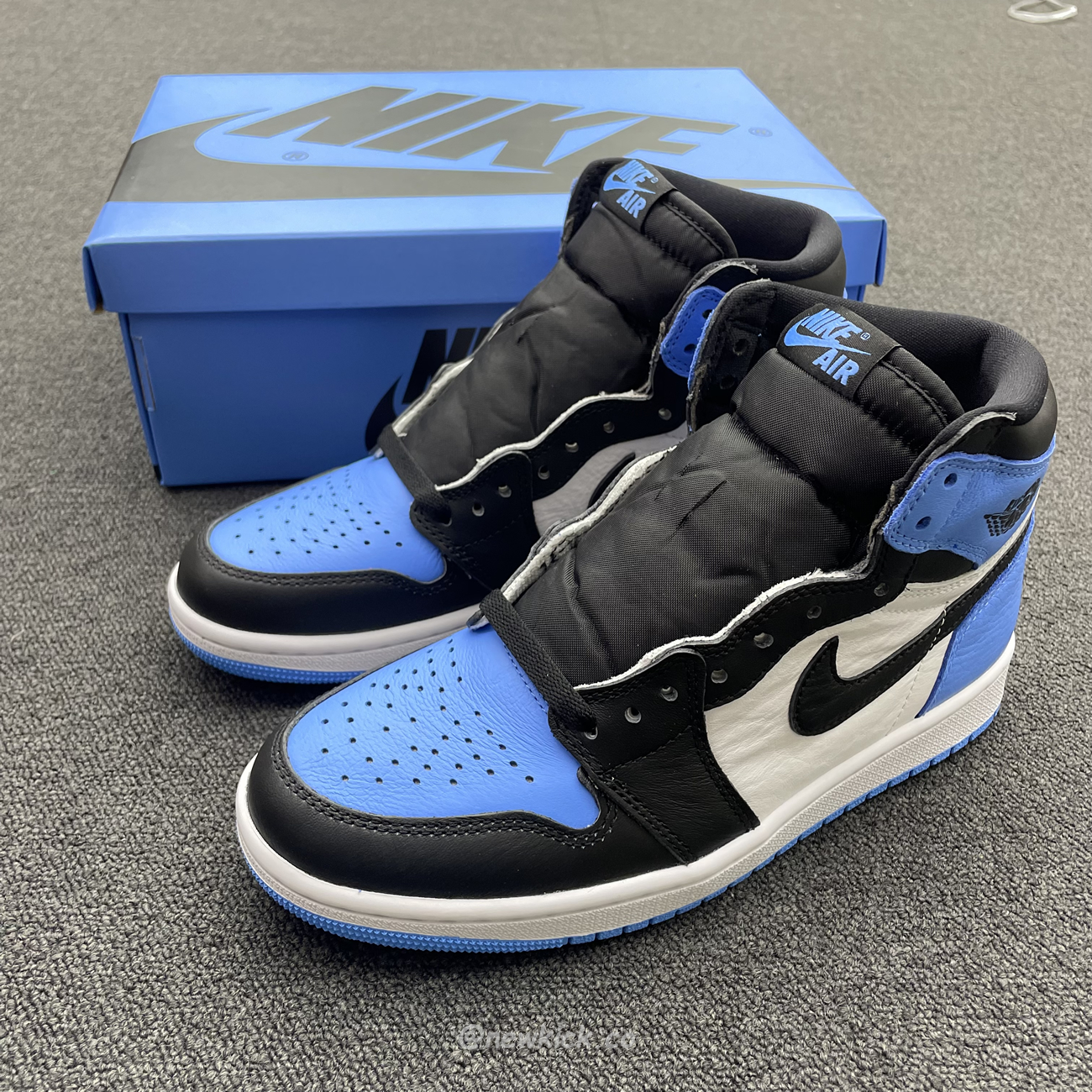 Air Jordan 1 Retro High Og University Blue Dz5485 400 (6) - newkick.app