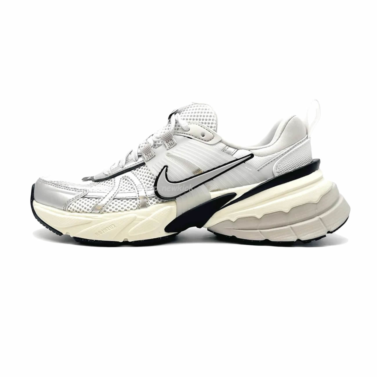 Nike V2k Run Summit White Metallic Silver Fd0736 100 (1) - newkick.app