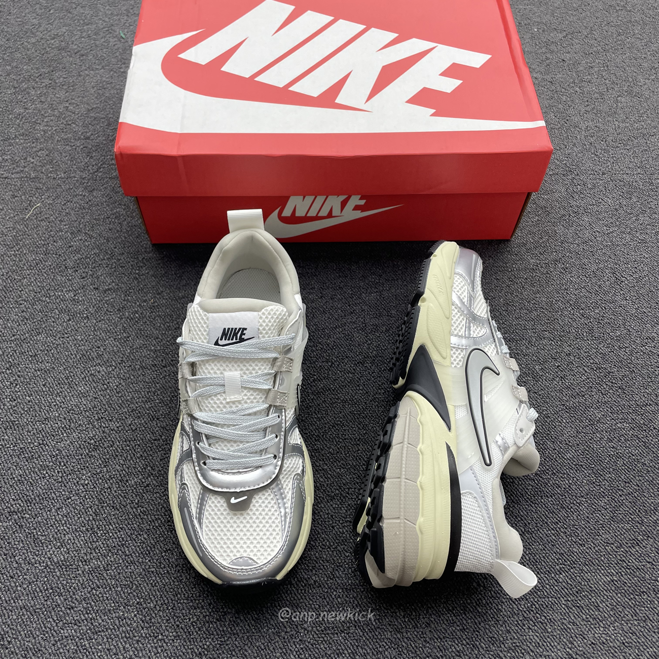 Nike V2k Run Summit White Metallic Silver Fd0736 100 (7) - newkick.app