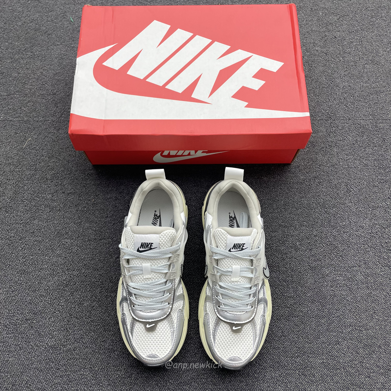 Nike V2k Run Summit White Metallic Silver Fd0736 100 (8) - newkick.app