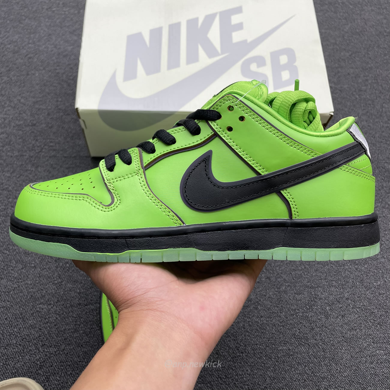 Nike Sb Dunk Low X The Powerpuff Girls On Feet Look At Bubbles Fz8320 400 (14) - newkick.app