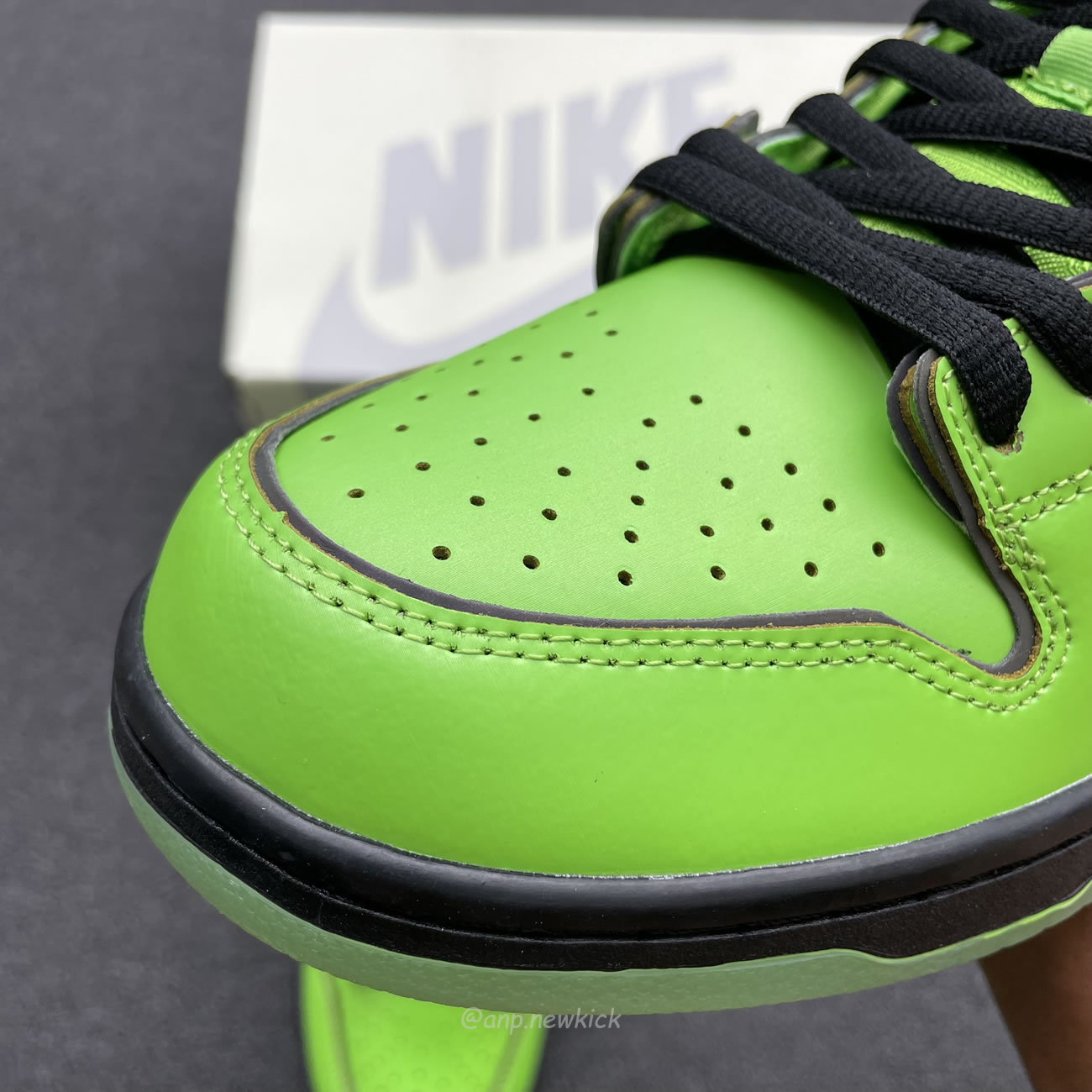 Nike Sb Dunk Low X The Powerpuff Girls On Feet Look At Bubbles Fz8320 400 (22) - newkick.app