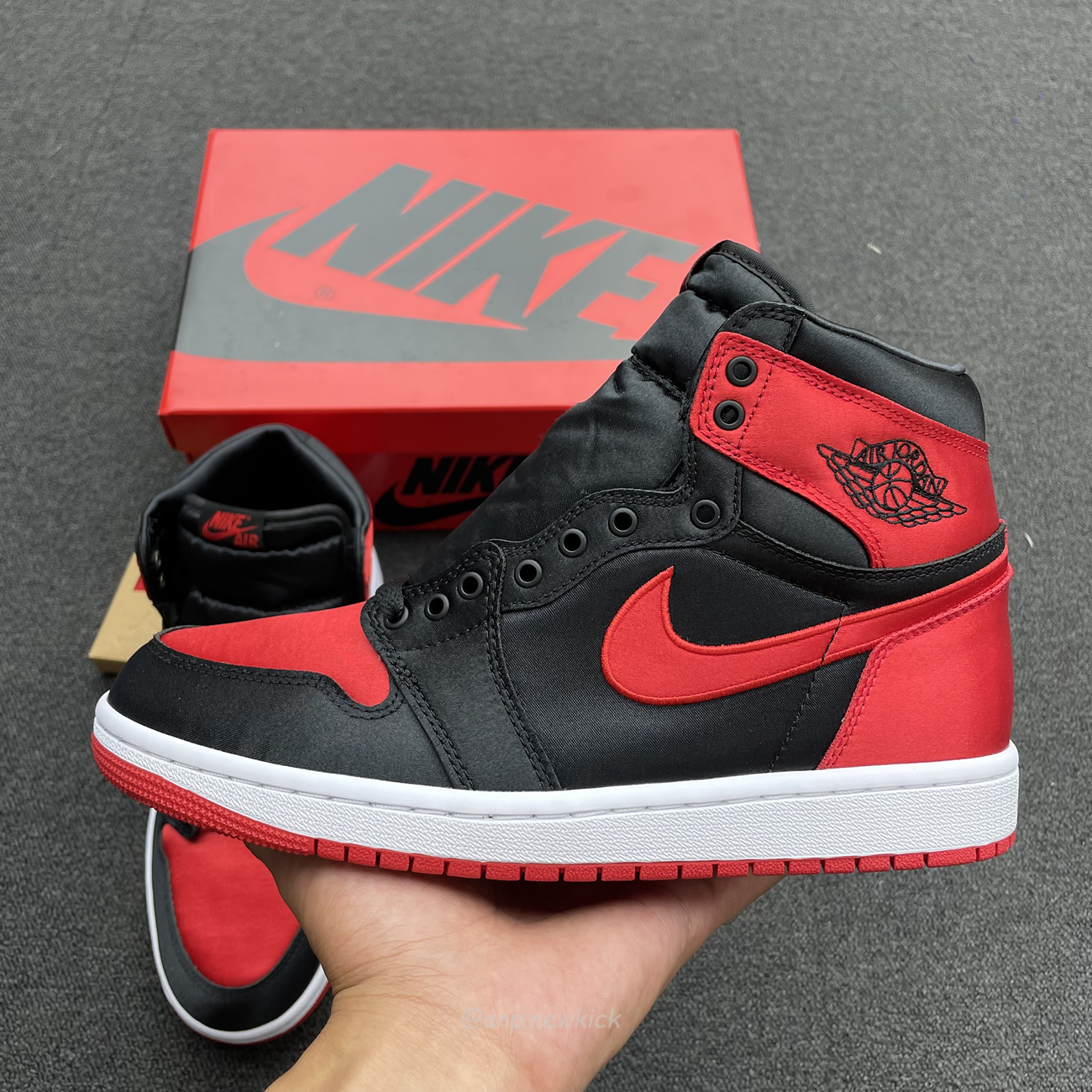 Air Jordan 1 Retro High Og Satin Bred Fd4810 061 (2) - newkick.app