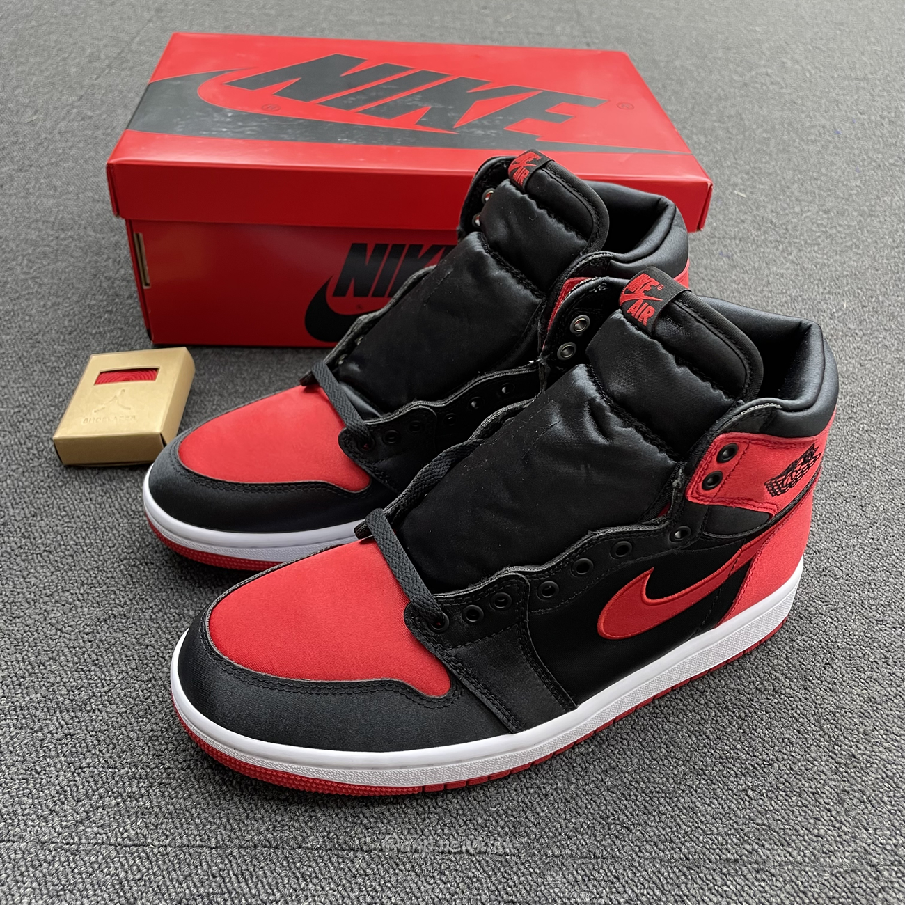 Air Jordan 1 Retro High Og Satin Bred Fd4810 061 (6) - newkick.app