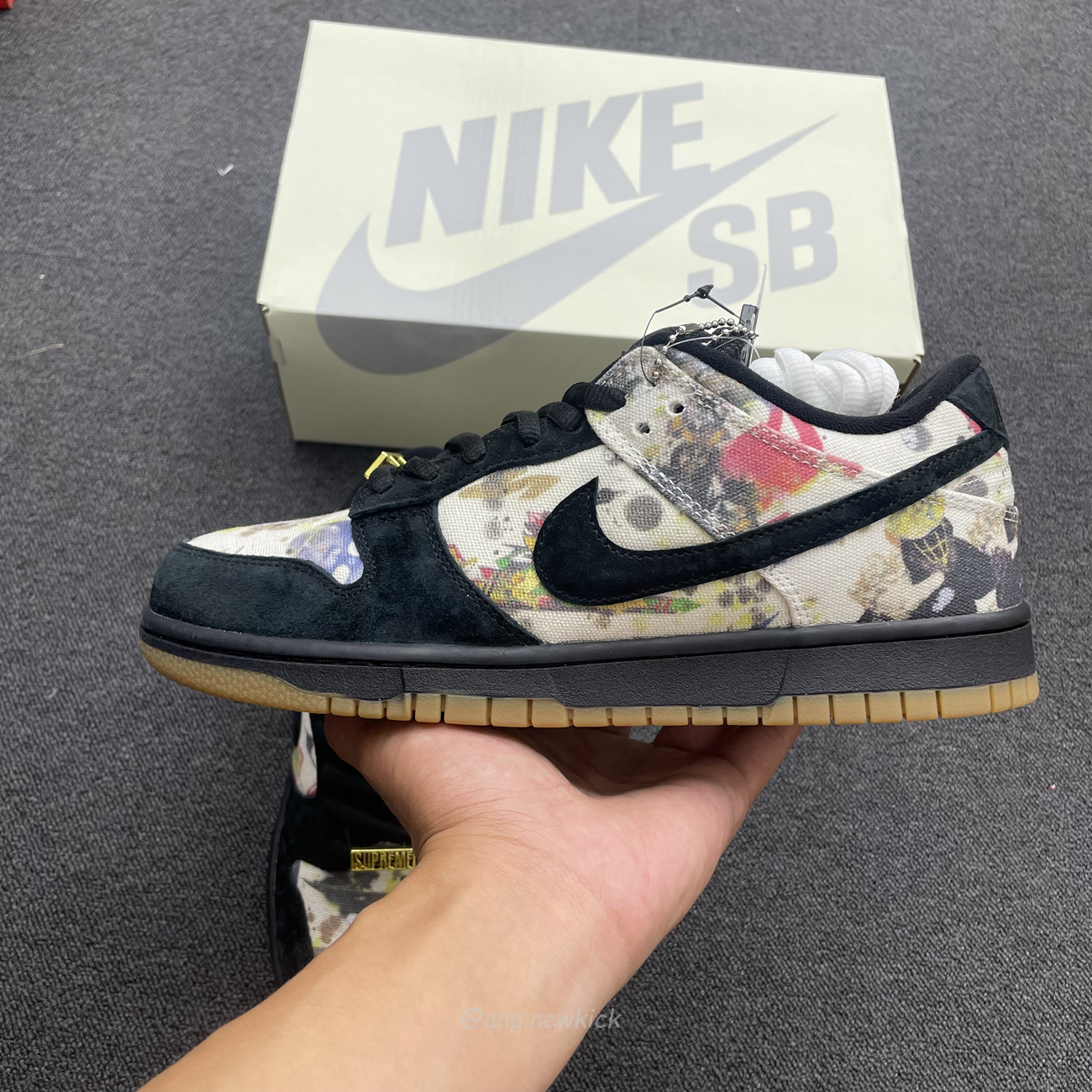 Nike Sb Dunk Low Supreme Rammellzee Fd8778 001 (4) - newkick.app