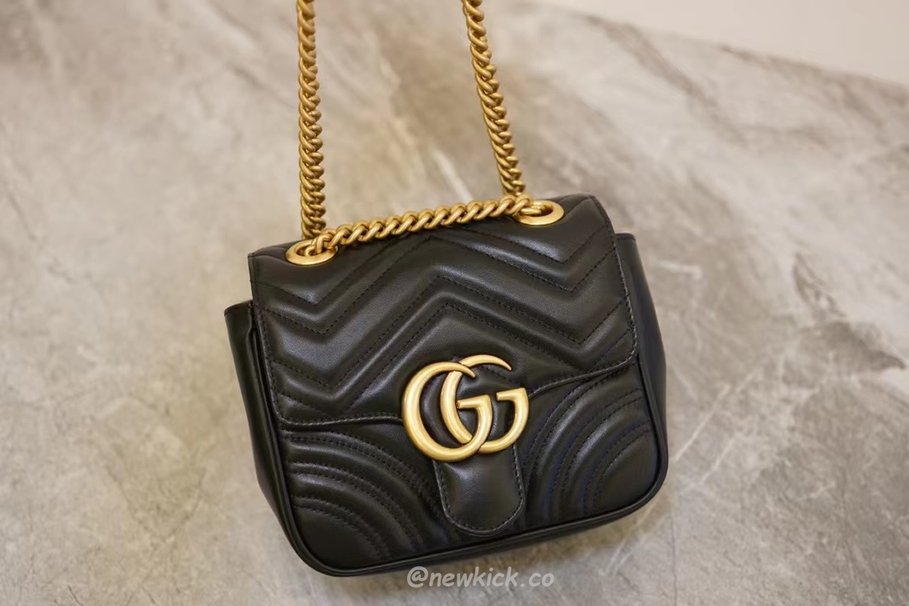 Gucci Gg Marmont Mini Shoulder Bag Matelasse Chevron Black (15) - newkick.app