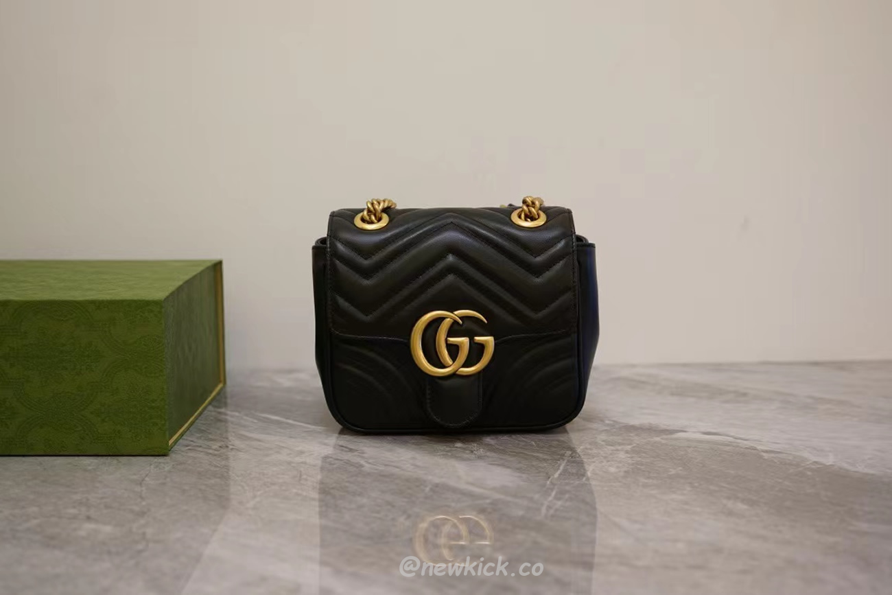 Gucci Gg Marmont Mini Shoulder Bag Matelasse Chevron Black (9) - newkick.app