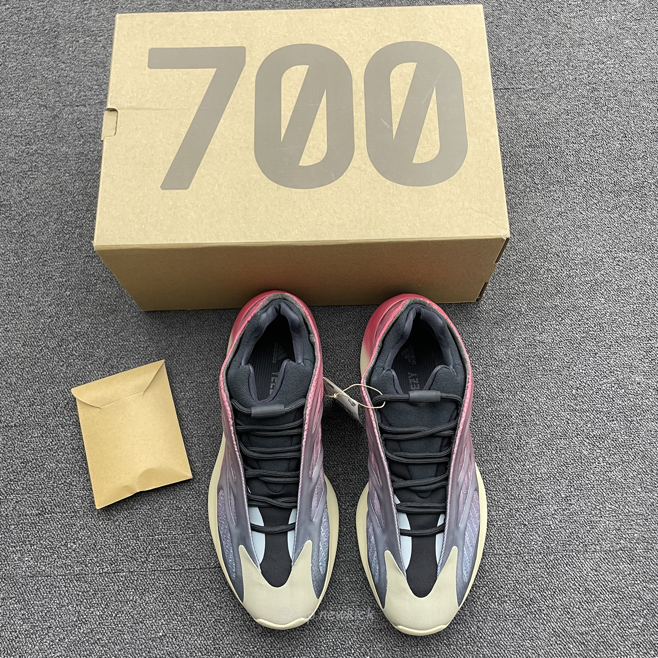 Adidas Yeezy 700 V3 Fade Carbon Gw1814 (3) - newkick.app